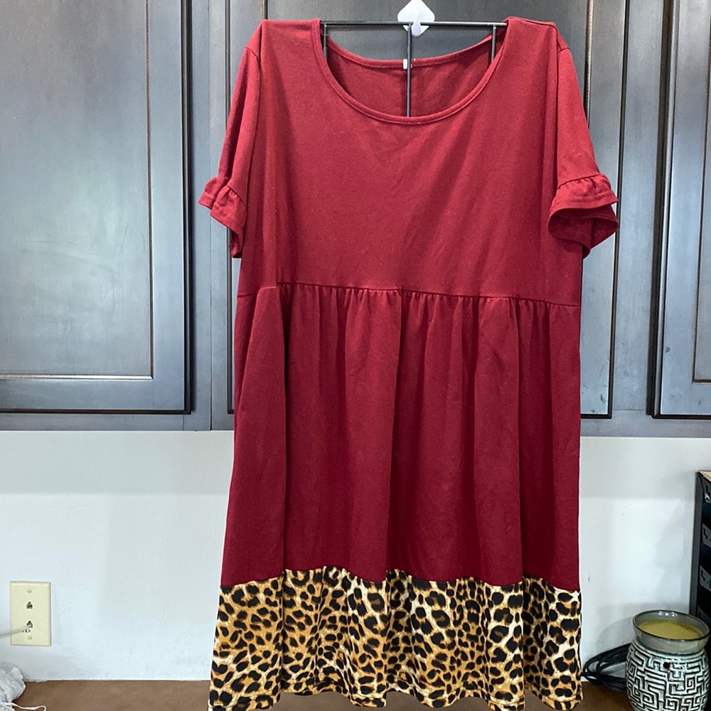 Maroon cheetah print dress mini with ruffle sleeves